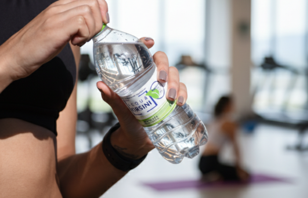 Quanta acqua bere al giorno? Guida completa in base a peso, età e stile di vita